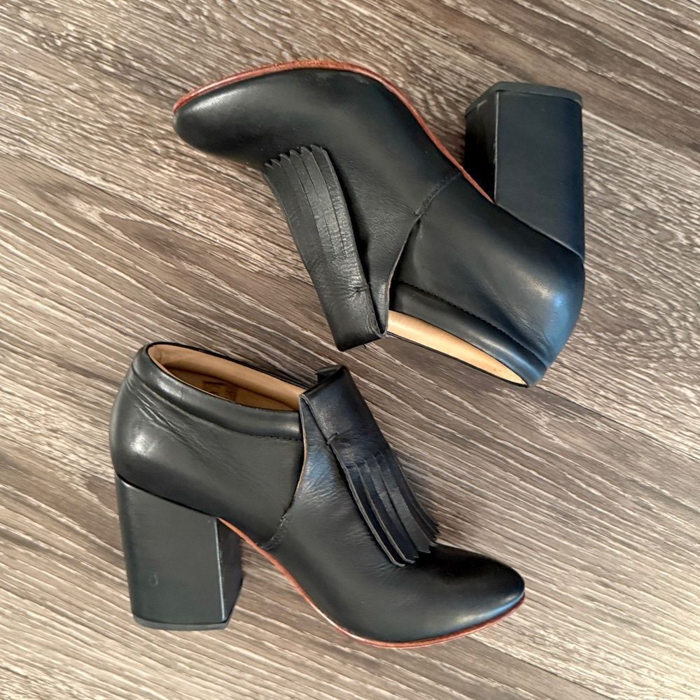 A Detacher Falcon Shoe
